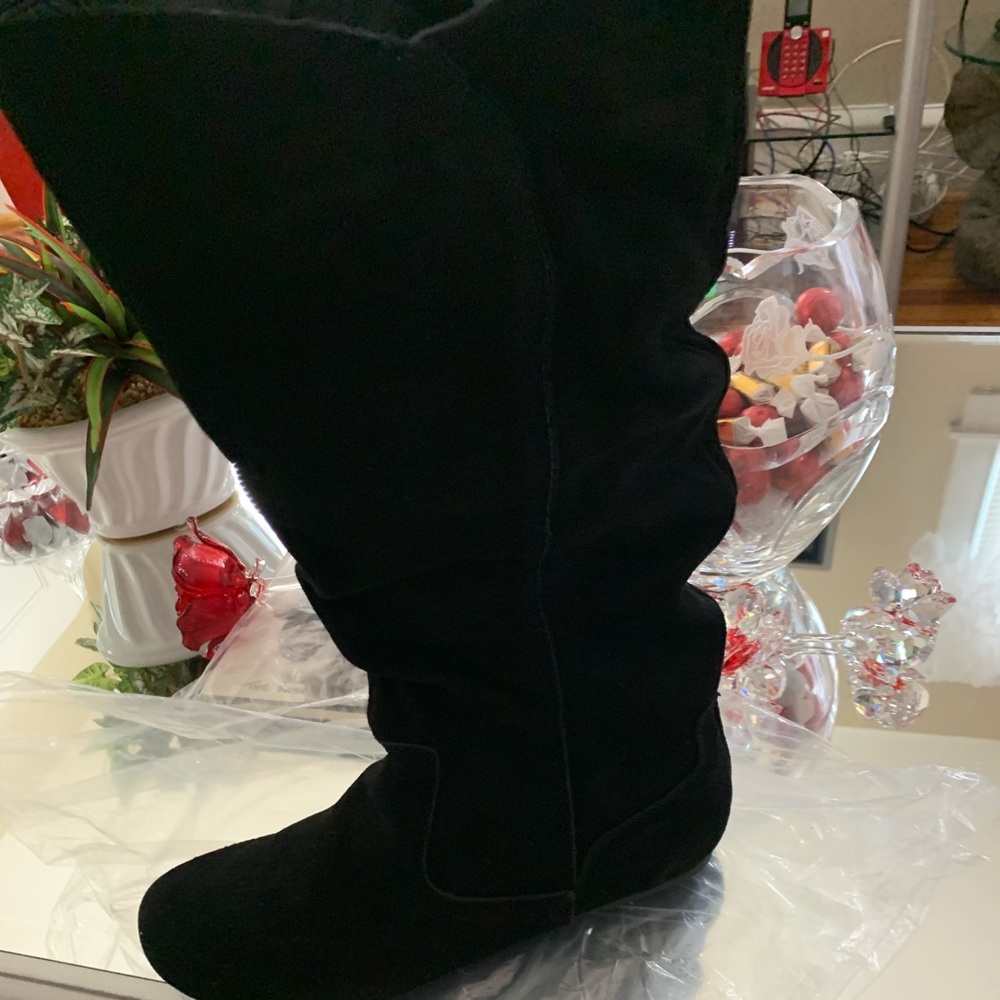 NWT suede boots